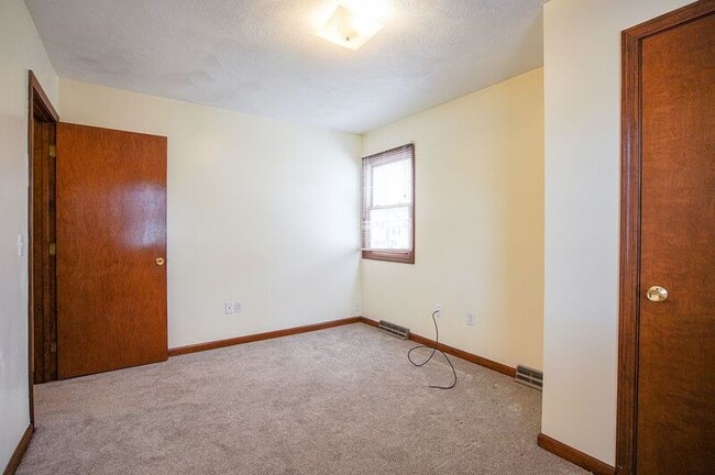 Building Photo - 14 Gold St