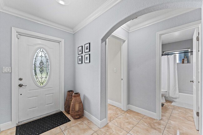 Building Photo - 4481 SW 37th Ave