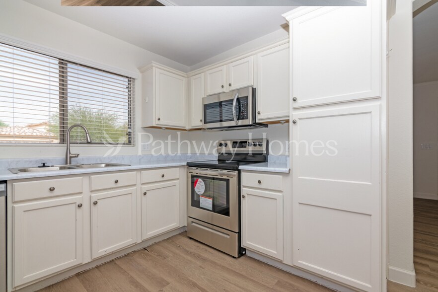 Building Photo - 8839 W Manzanita Dr