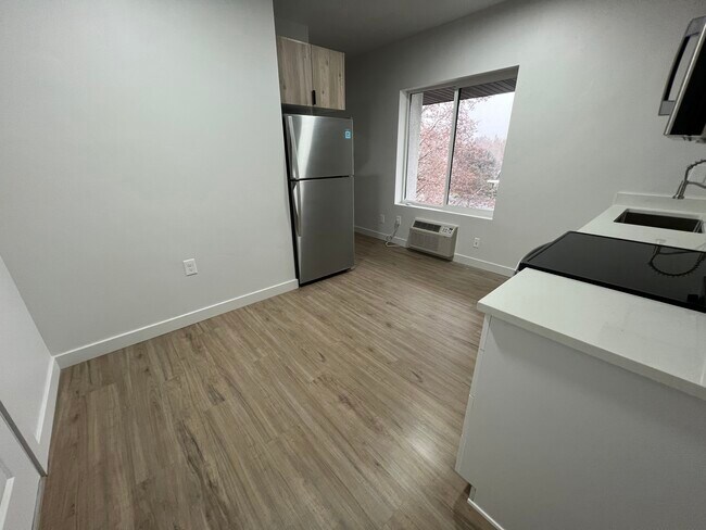 Building Photo - 404 E 5600 S