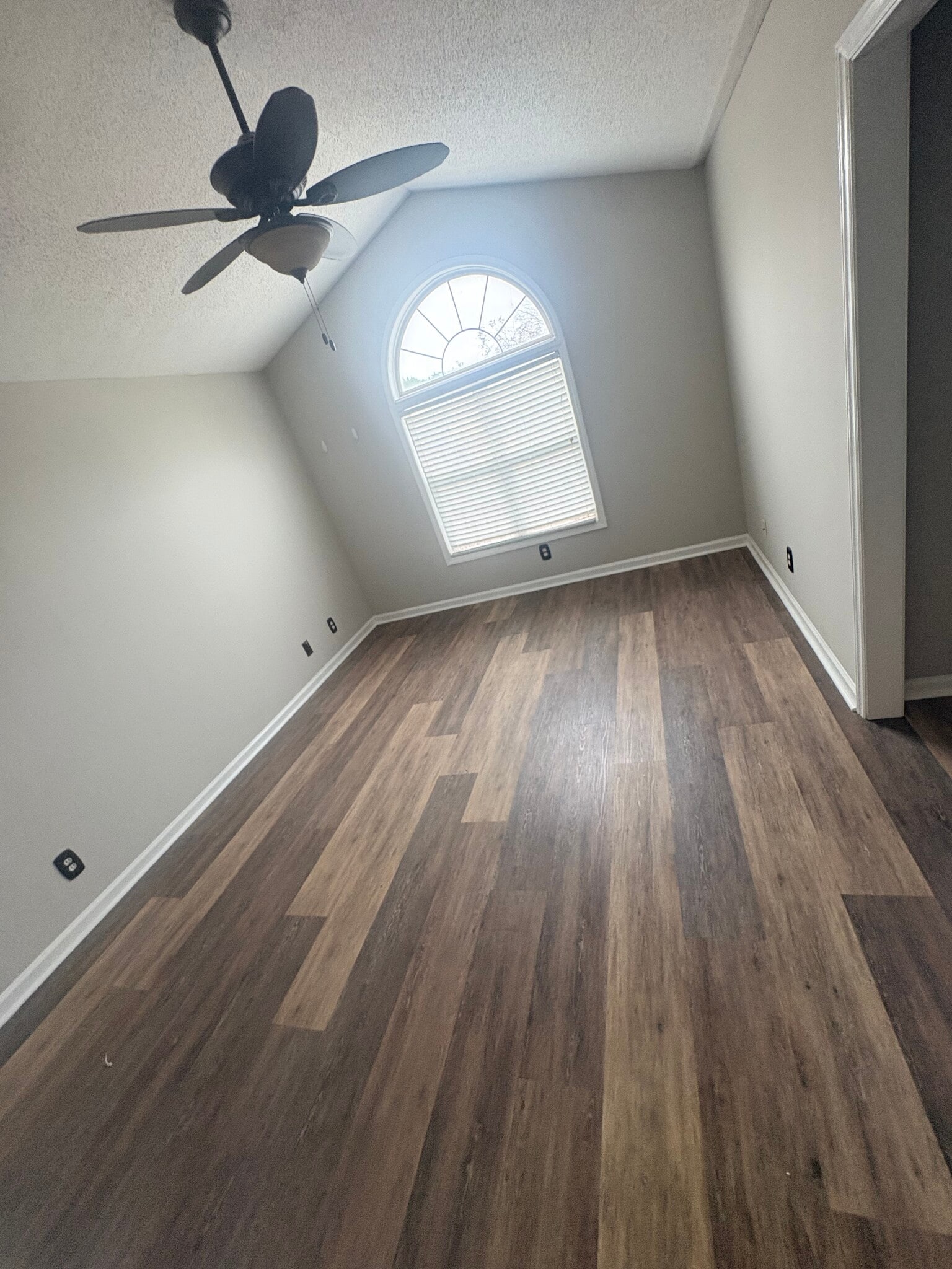 Master bedroom - 4643 Vendue Range Dr