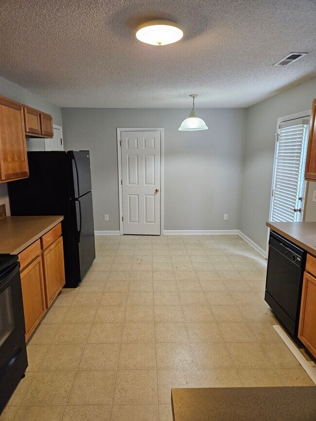 Building Photo - 6188 Glen Way Dr