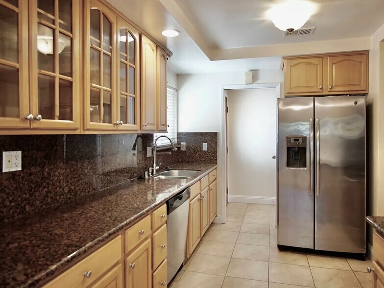 Building Photo - 1367 Oslo Ln