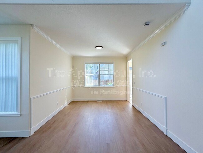 Building Photo - 351 NW Kotrik Pl