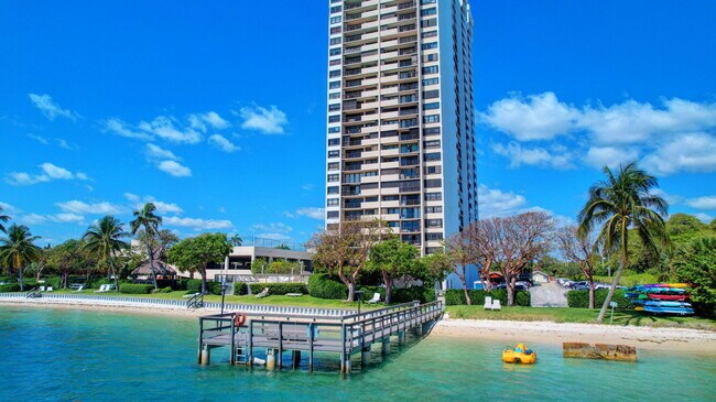 Building Photo - 5600 N Flagler Dr