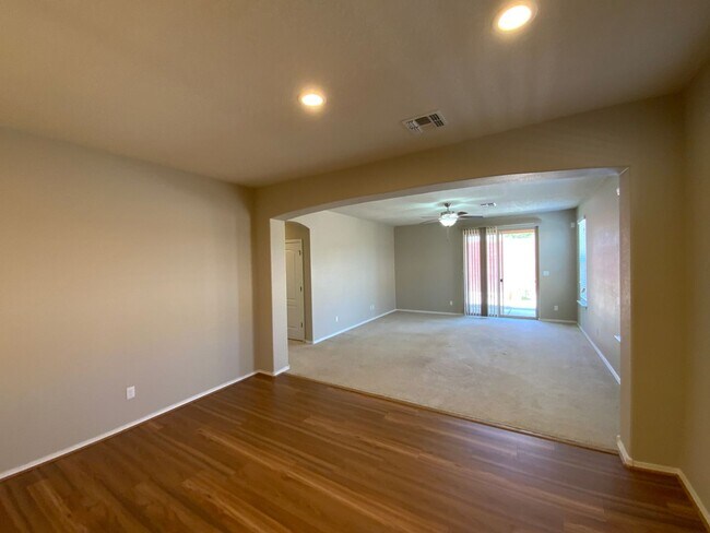 Building Photo - 3 Bedroom Single Story Home in Loma Colora...