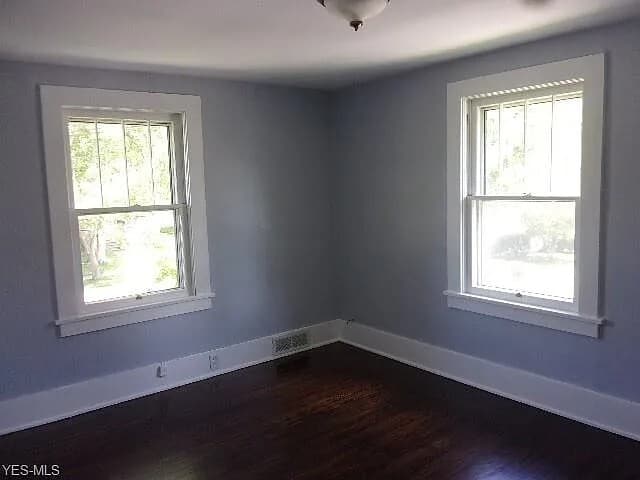 master bedroom - 353 N Chestnut St