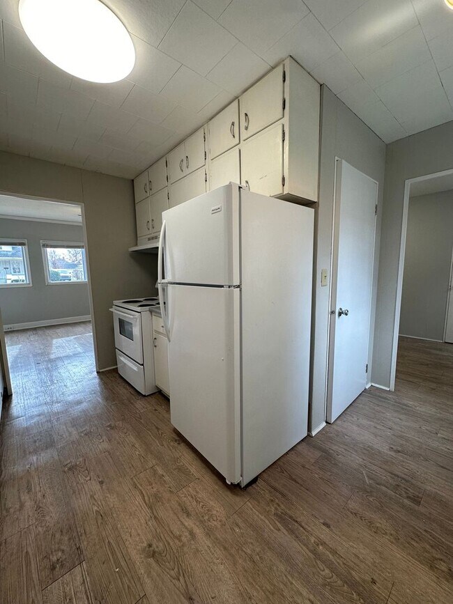 Building Photo - 3 Bedroom Single Family Home