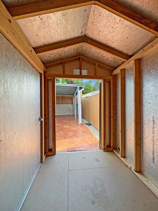 Building Photo - Charming 3B/2BA Oceanside Retreat with Mod...