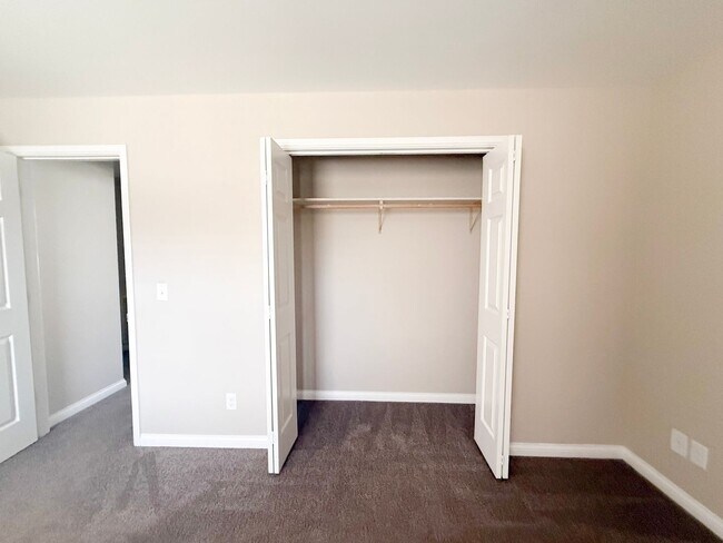 Building Photo - 42 Eastgate Cir