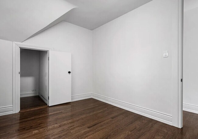 Building Photo - Victorian Gem next to Cheesman Park!