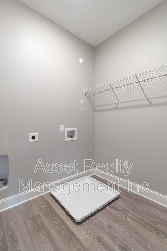 Building Photo - 4839 Lake Ln