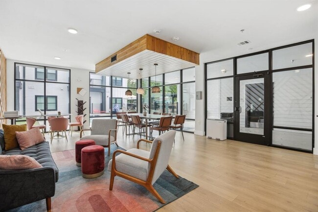 Building Photo - 3101 Govalle Ave