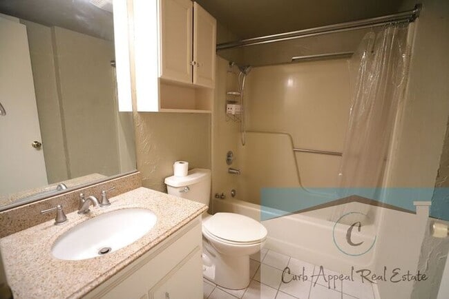 Building Photo - Beautiful 2 bedroom / 2 bath condo - sunro...
