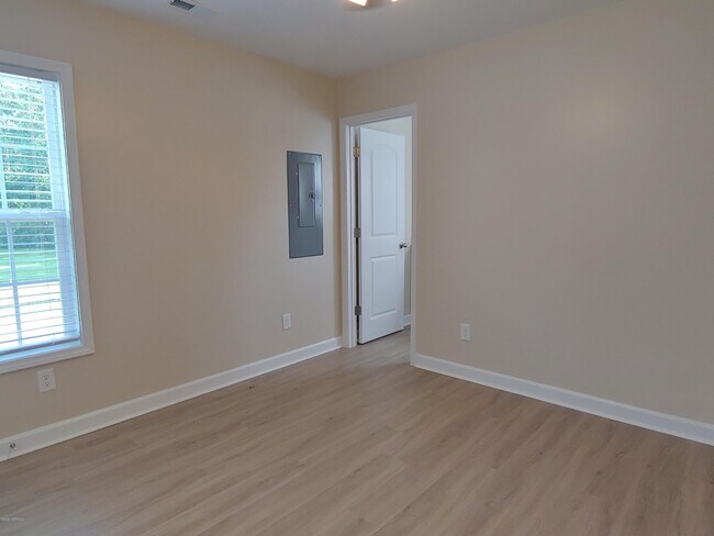 Building Photo - 421 Belgrade-Swansboro Rd