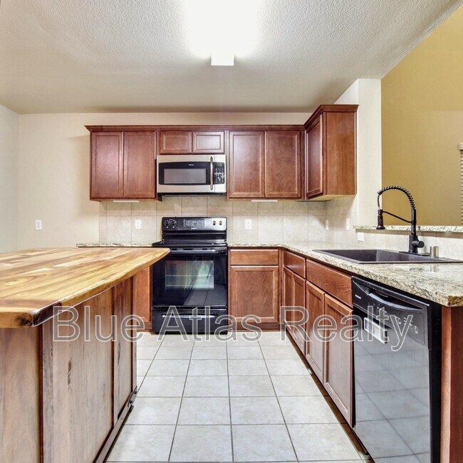 Building Photo - 1340 Levi Ln