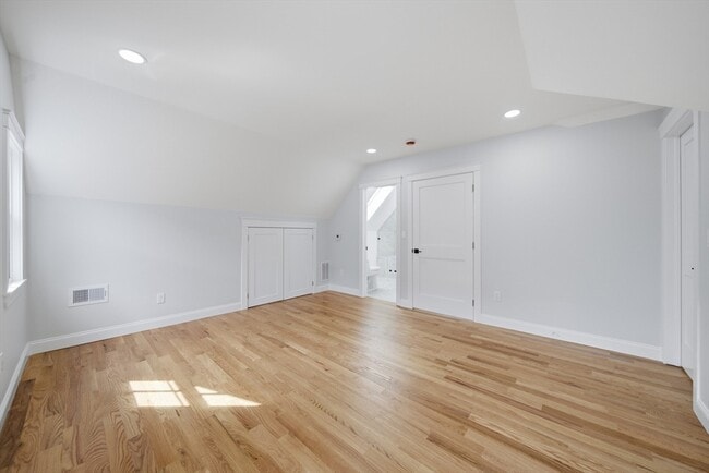 Building Photo - 16 Putnam St