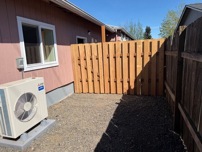 Building Photo - Beautiful 1 bedroom 1 bath unit in Springfield!