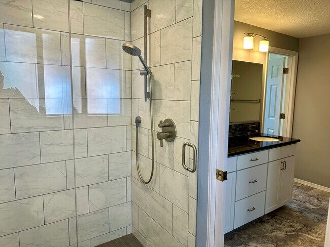 Building Photo - Lovely 4 bedroom in Wilsonville