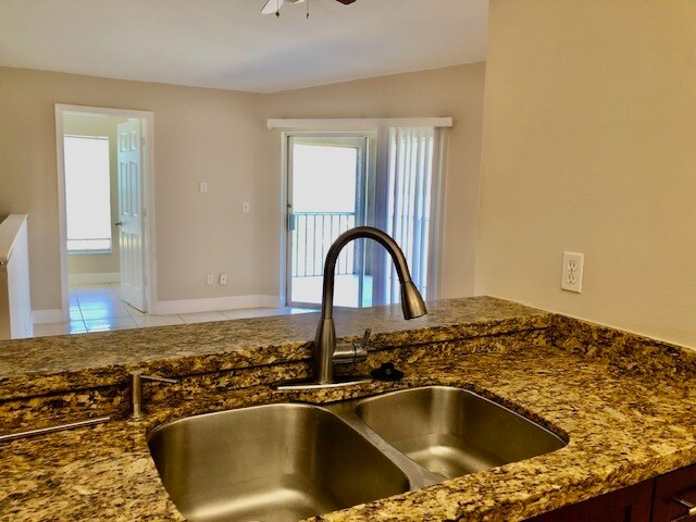 Building Photo - 150 Santa Clara Dr