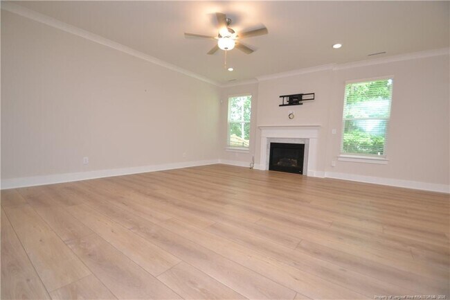 Building Photo - 2129 Seneca Dr