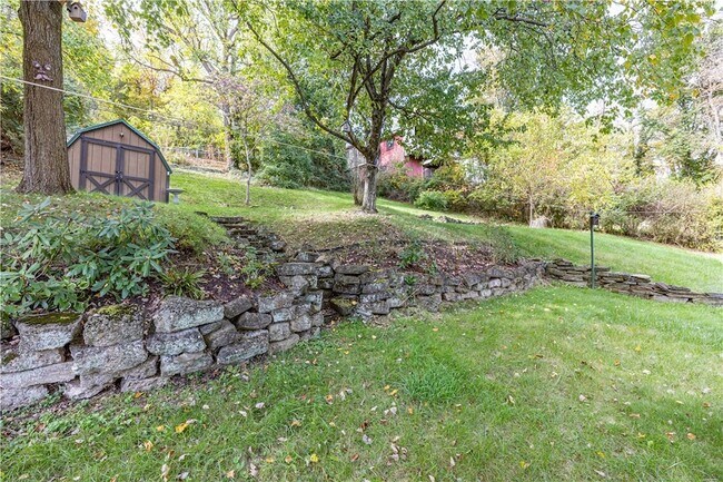 Building Photo - 232 St Clair St