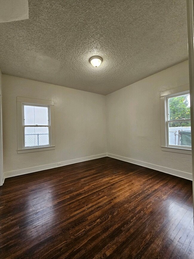 Building Photo - 1058 Molino Ave