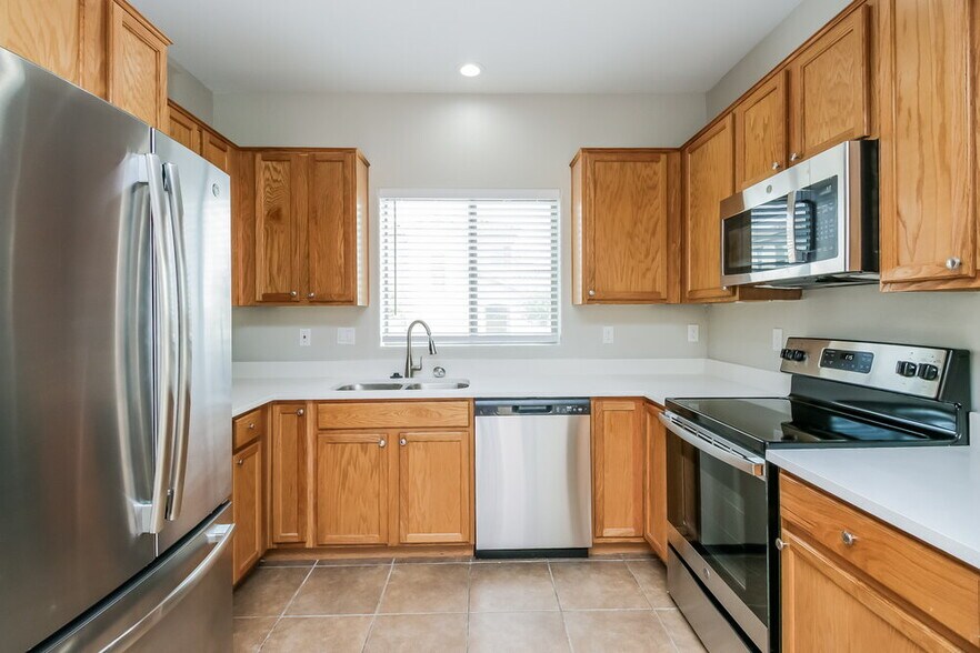 Building Photo - 4743 E Olney Ave