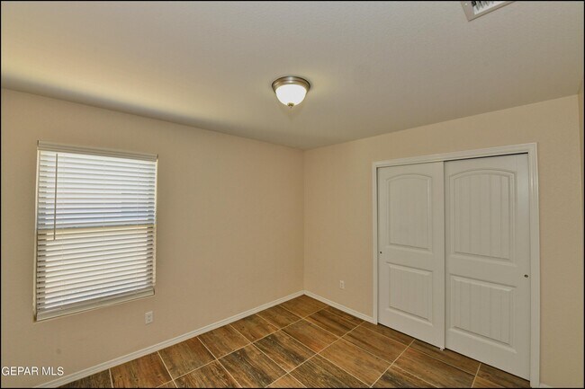 Building Photo - 12060 Mesquite Thorn Dr