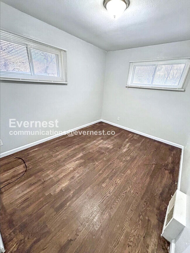 Building Photo - 5672 Parchester Dr