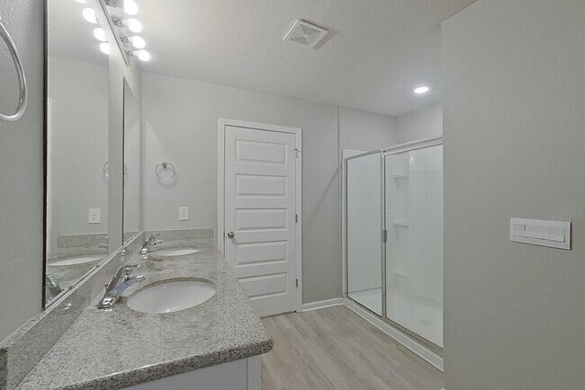Building Photo - 4694 Malay Cir