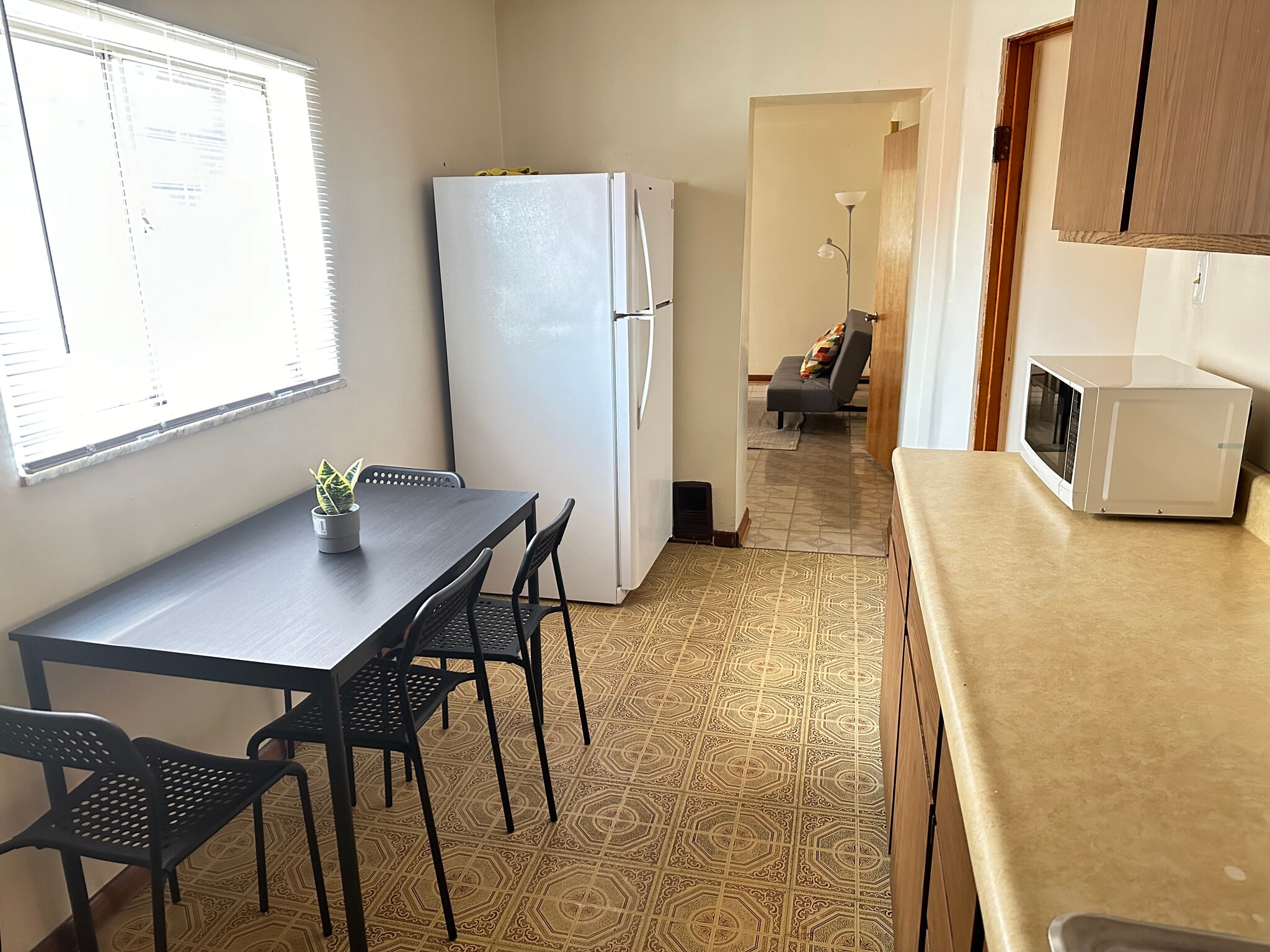 Building Photo - 10 Oakland Sq