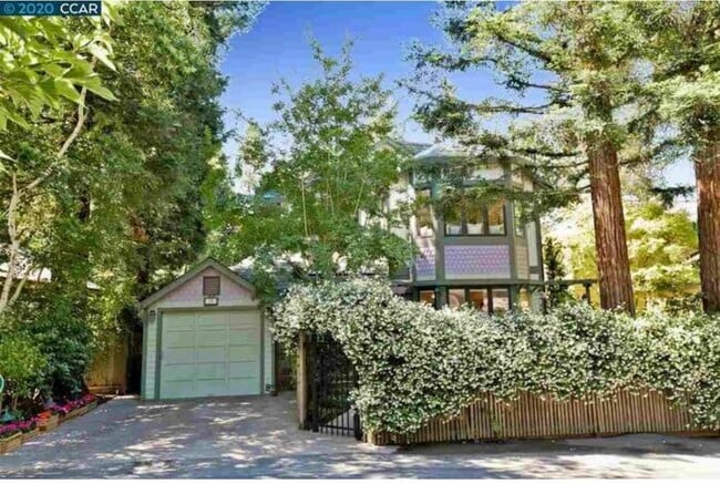 Building Photo - 136 El Centro