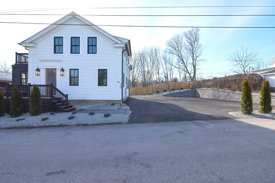 Building Photo - 29 Lion St