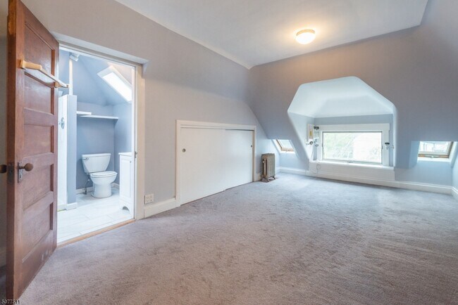 Building Photo - 13 Almira St