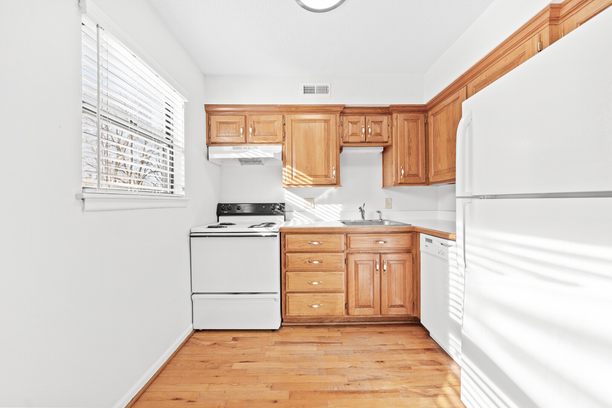 Building Photo - 4012 Oak St