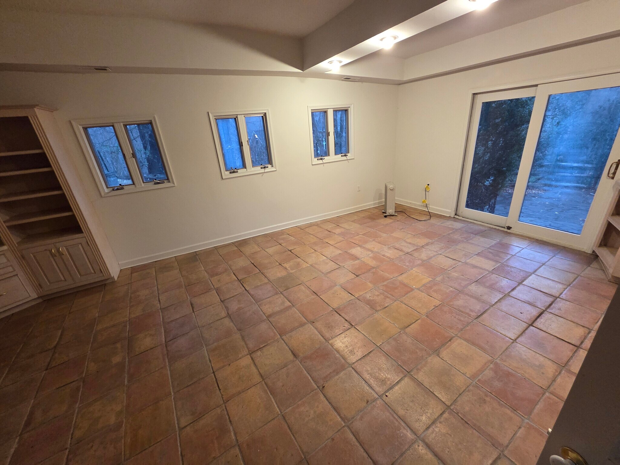 Building Photo - 548 River Bend Rd