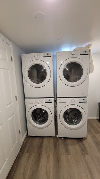 Building Photo - 397 Clifton Ave