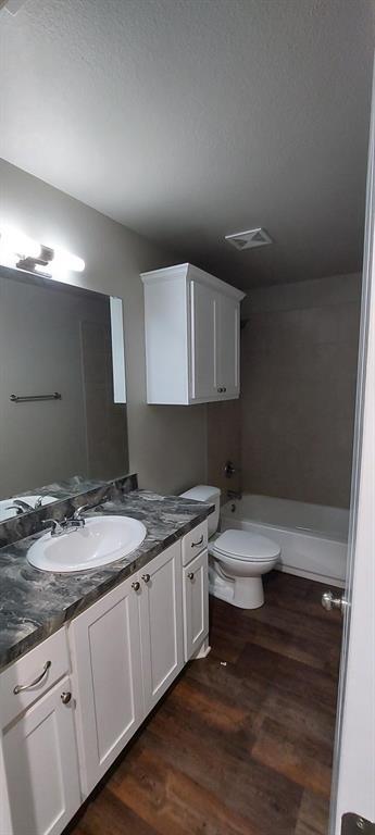 Building Photo - 407 W Criner St