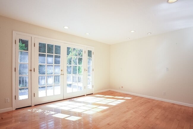 Building Photo - Beautifully Updated Three Bedroom Browns Valley Home