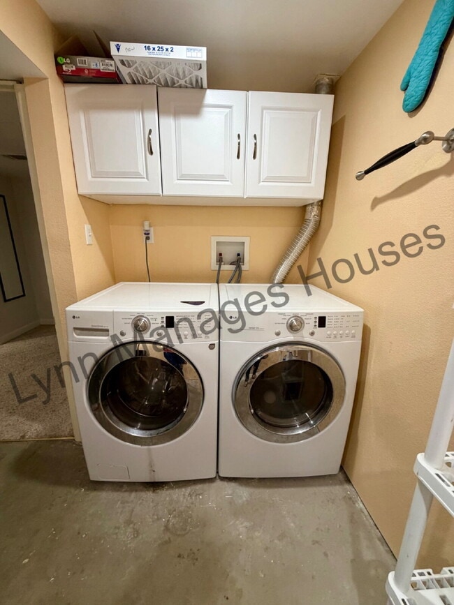 Building Photo - Single Family Home - Ready Now!