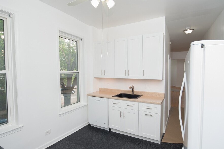 Building Photo - 3616 W Wrightwood Ave