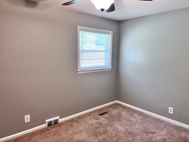 Building Photo - FOR RENT WINSTON SALEM