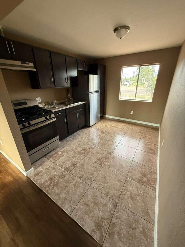 Building Photo - 1955 E 8th St