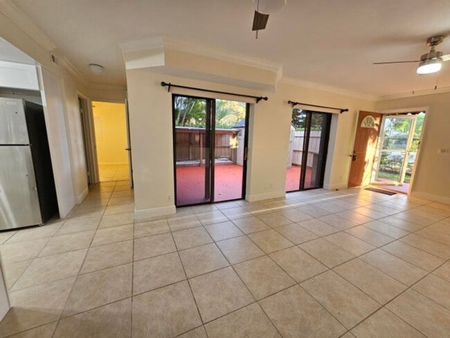 Building Photo - 6163 Seven Springs Blvd