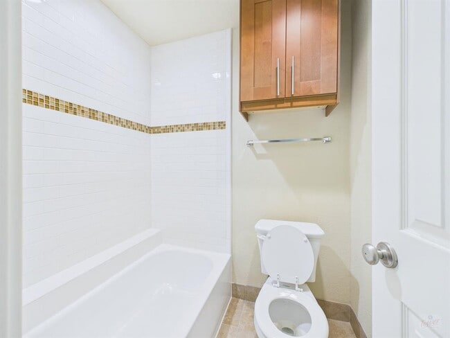 Building Photo - 7685 Northcross Dr