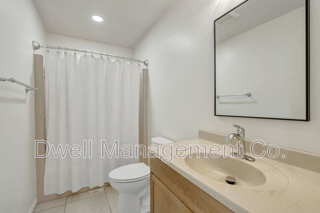 Building Photo - 8860 Fabienne Way