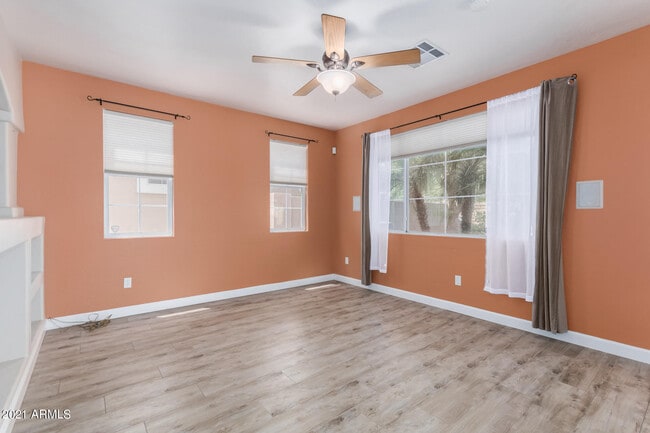 Building Photo - 204 W Mountain Sage Dr