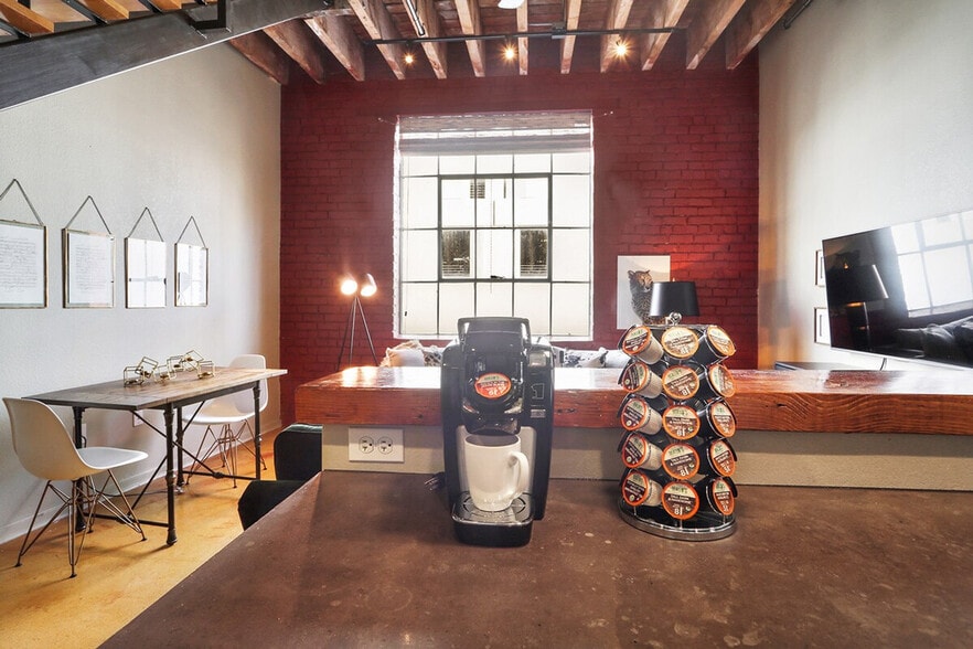 Building Photo - 1041 Constance St