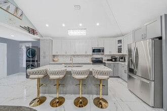 Building Photo - 158 Mohawk St